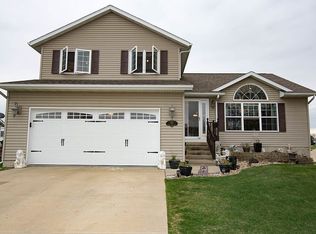 650 Meadow Ridge Blvd, Marion, IA 52302