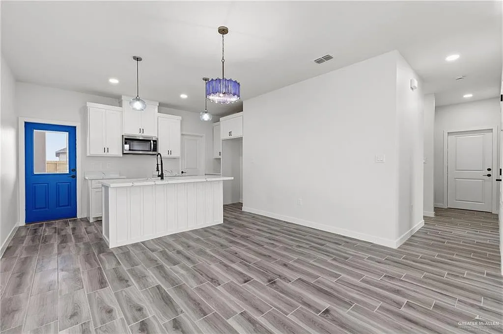 3 bed, 2.0 bath, 1362 sqft, $2,500 — Photo 4