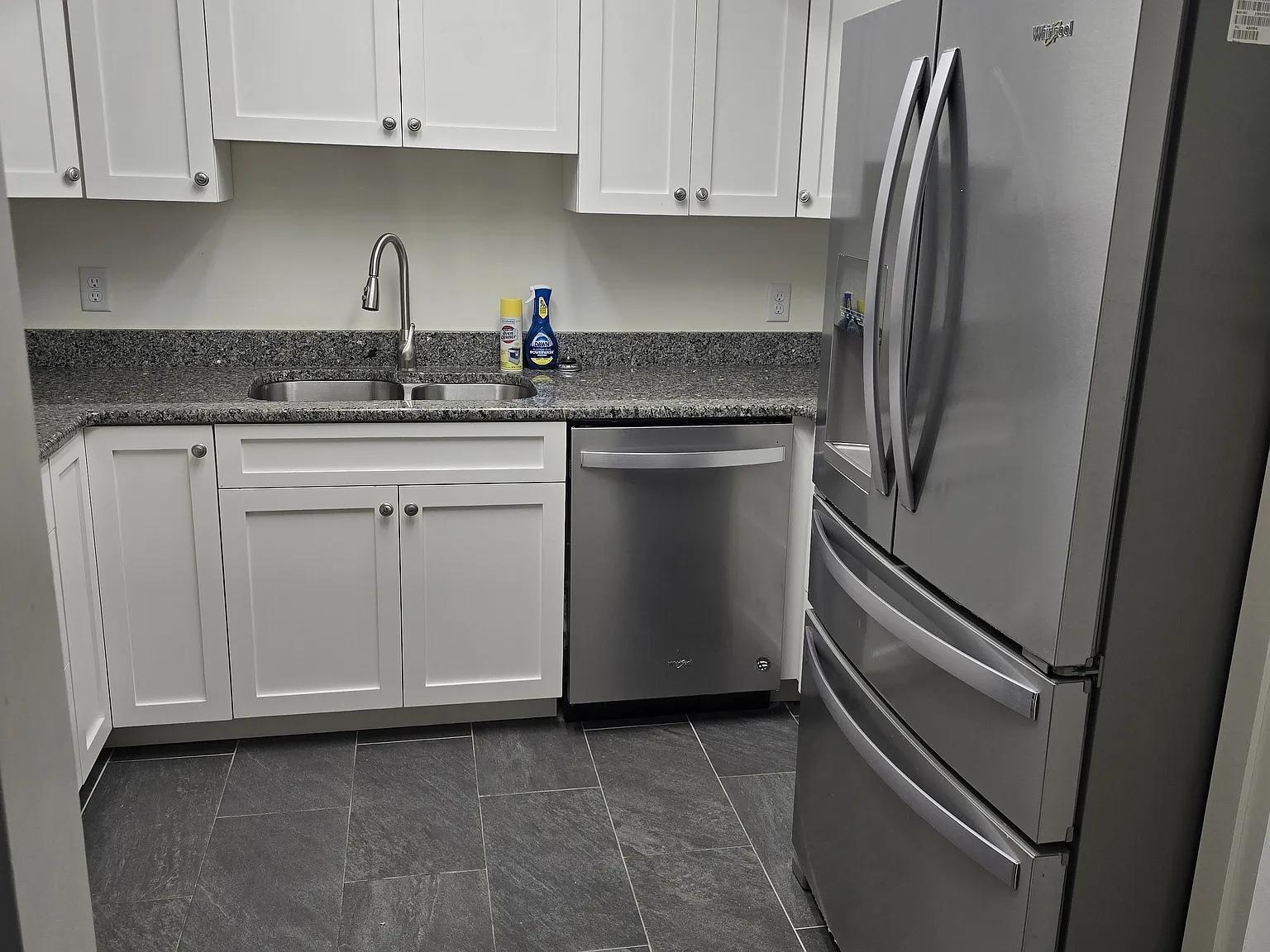 1 bed, 900 sqft, $1,300 — Photo 1