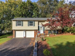 700 Fruitwood Dr, Bethel Park, PA 15102
