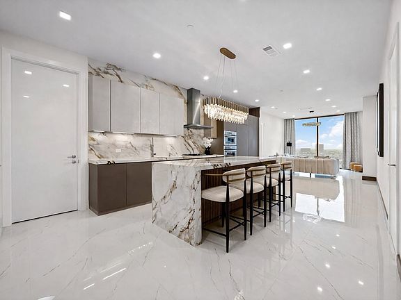 3rd image of 1711 Allen Pkwy Unit 1907