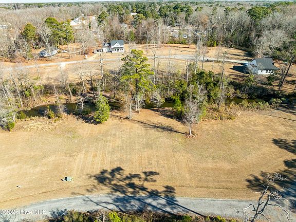 3rd image of 325 Winterberry Court