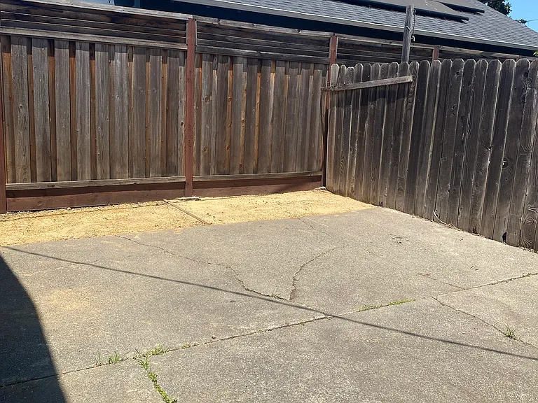 18014 Riverside Dr #4 — Photo 14