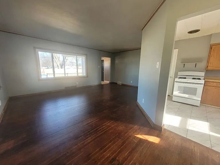 2405 Maple St — Photo 1