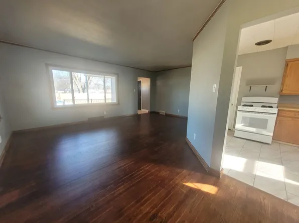 2405 Maple St, Des Moines, IA 50317