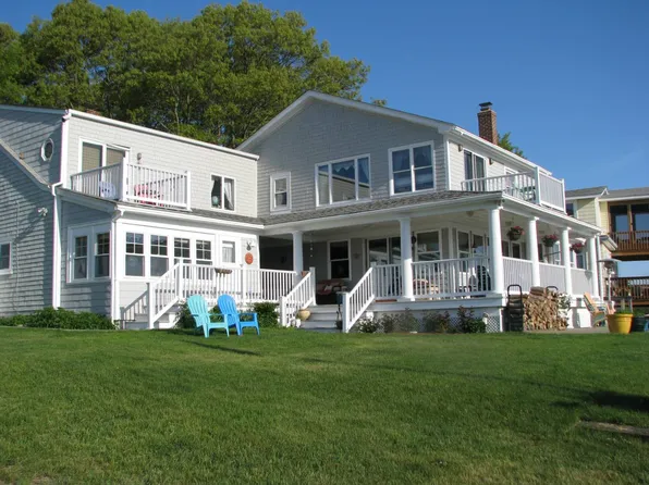 122-124 Riverside Dr, Riverside, RI 02915