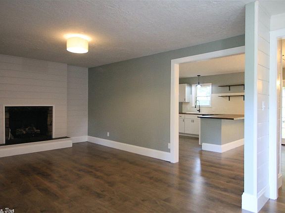 3rd image of 47 Buckeye St