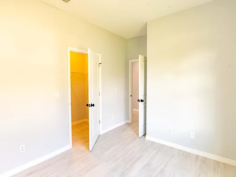 1125 11th Ct SW — Photo 8