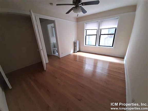 4th image of 514 W Cornelia Ave #2K