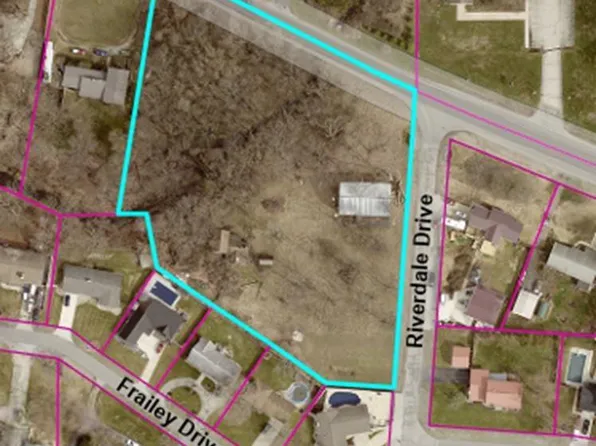 55617 Riverdale Dr, Elkhart, IN 46514