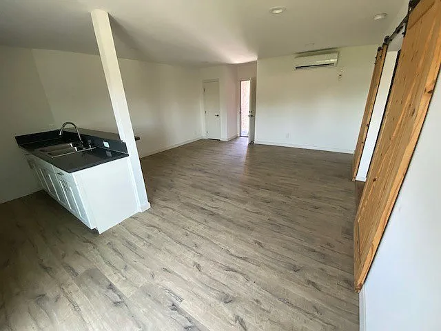 14153 Victory Blvd. — Photo 11