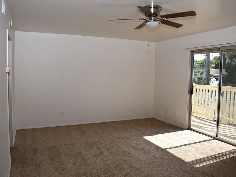 512-516 N Citrus Ave — Photo 6