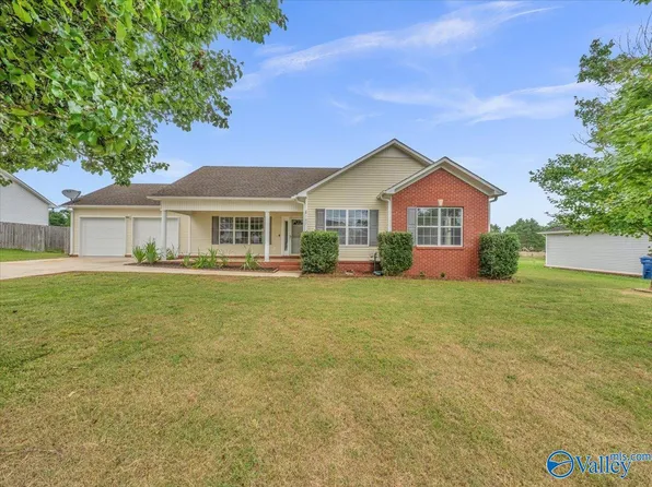 107 Tanner Cove Cir, New Market, AL 35761