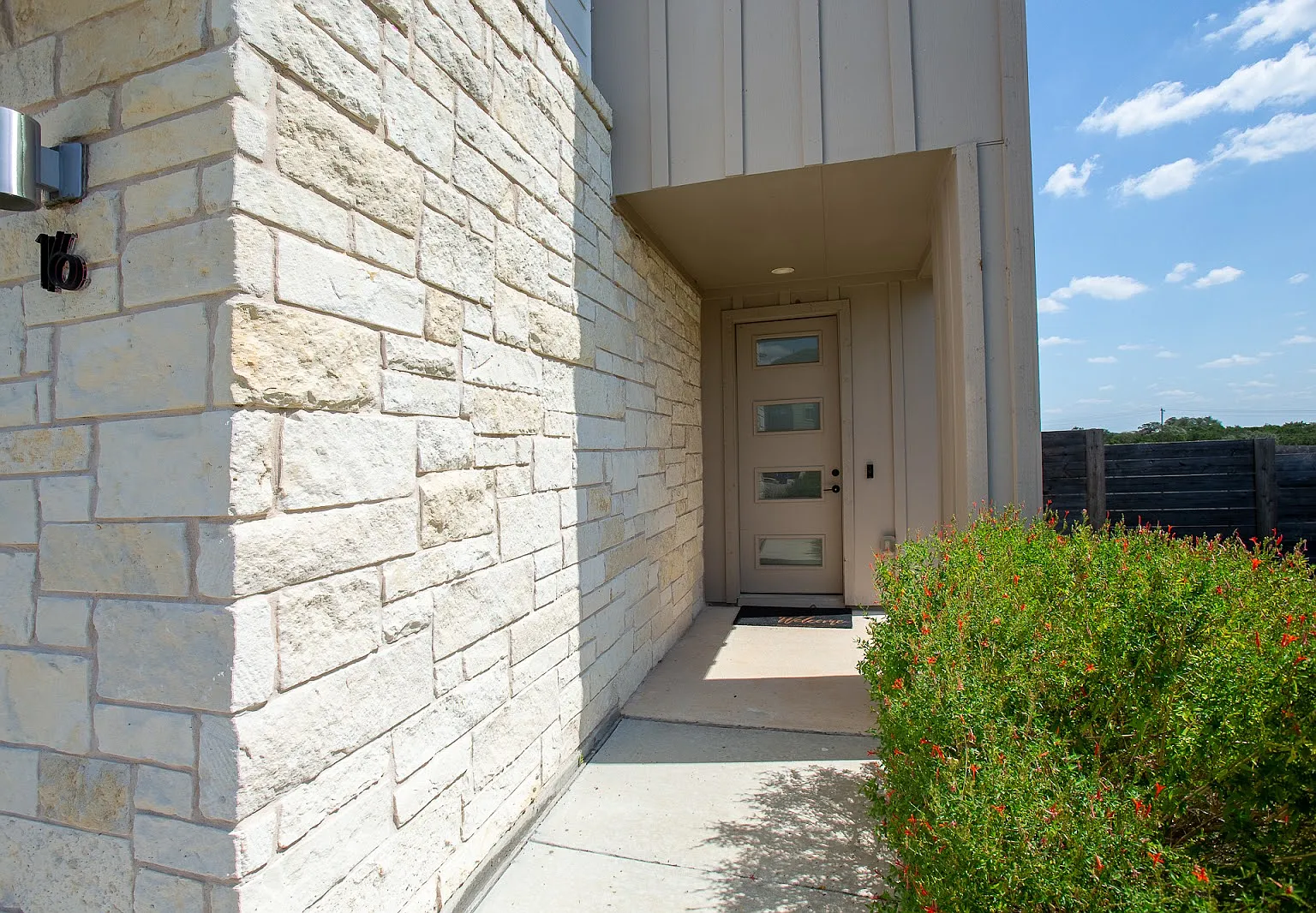 5315 La Crosse Avenue #16 - 16 — Photo 3