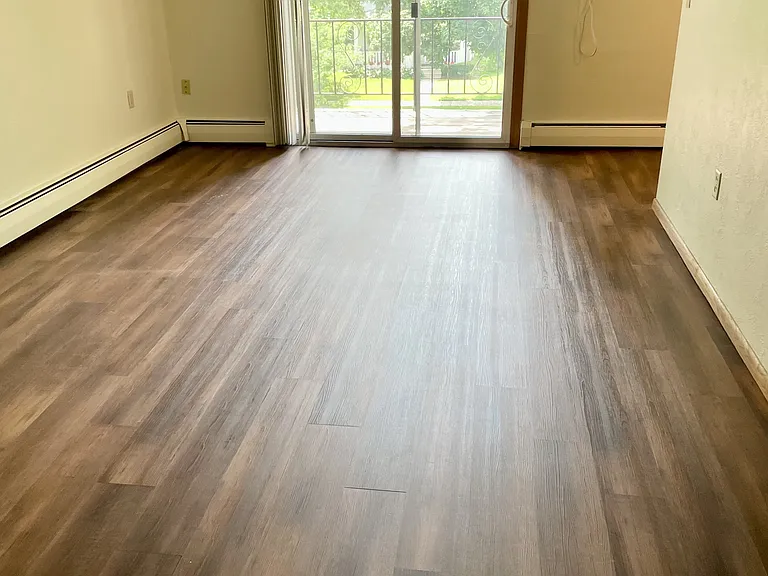 Como Lakes Apartments — Photo 15