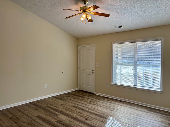 2nd image of 521 Cedar Springs Dr