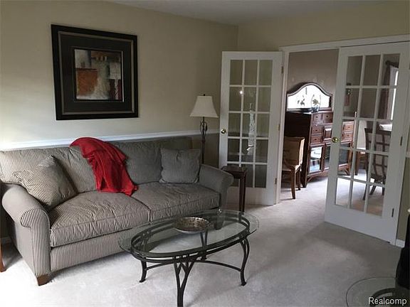 3rd image of 7010 Foxridge Dr #38