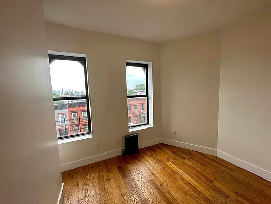 Rented by Max Apt LLC | media 21