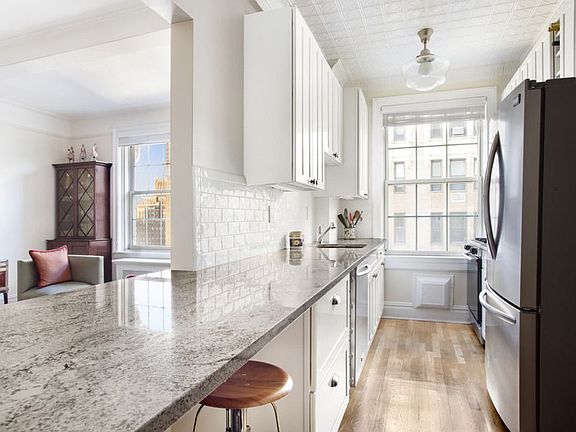 2nd image of 677 W End Ave APT 12C