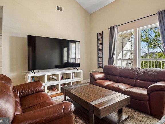 3rd image of 2400 Chestnut Terrace Ct Unit 303