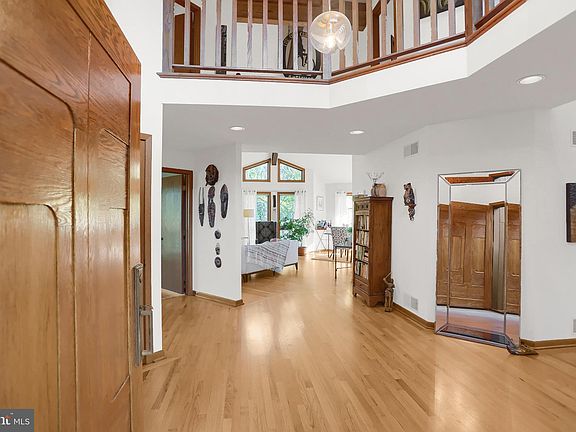 5th image of 2398 Shagbark Ct