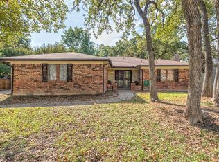 1512 Circle Ln, Bedford, TX 76022