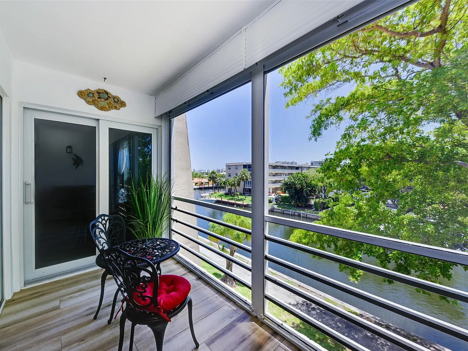 2 bed, 2.0 bath, 925 sqft, $3,300 — Photo 1