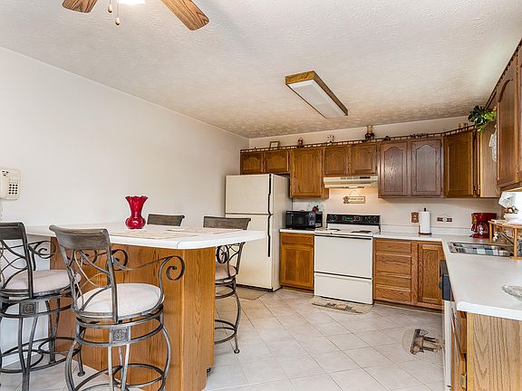 5th image of 144 Chickasaw Cir