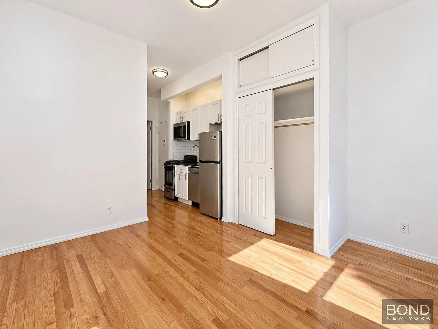 111 Avenue A — Photo 2