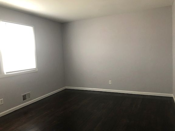 3rd image of 4716 36th Ave #4716-36-01