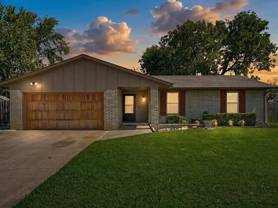 808 W Fort Worth St