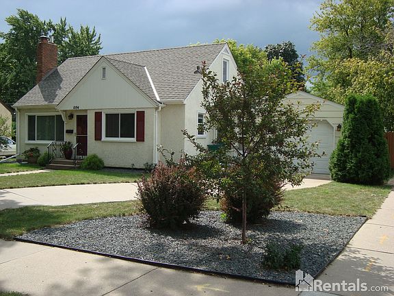 3rd image of 1094 California Ave W