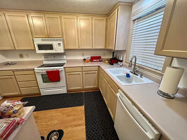 1902 Regal Ave — Photo 20