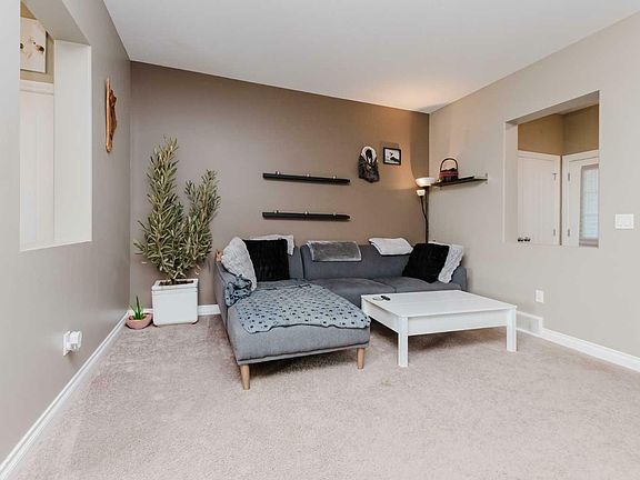 4th image of 15 Rowberry Ct