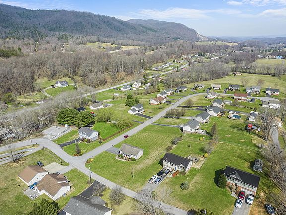4th image of 100 Meadowbrook Dr