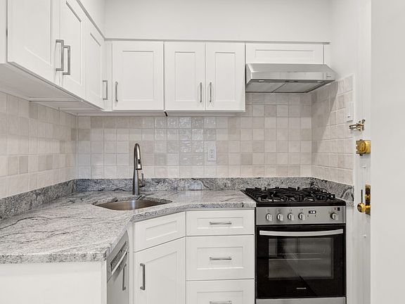 5th image of 24 Minetta Ln APT 5R