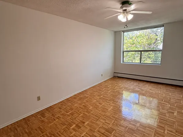 431 Daly Ave #203, Ottawa, ON K1N 6H3