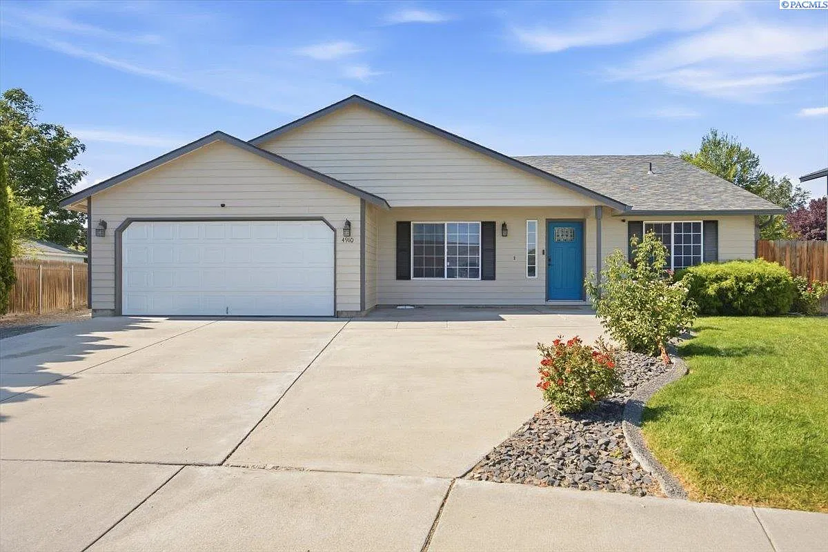 3 bed, 2.0 bath, 1840 sqft, $2,295 — Photo 1