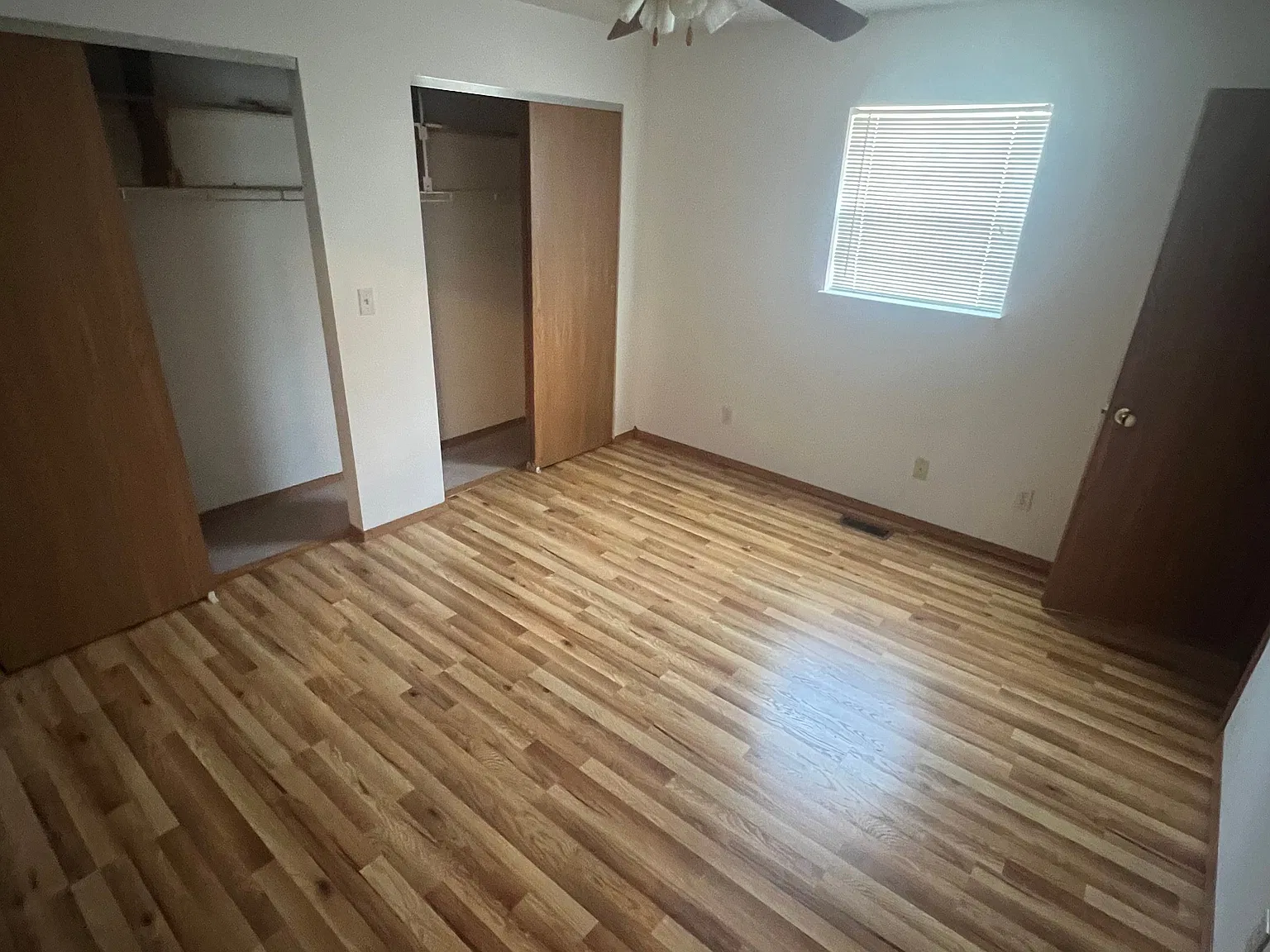 3 bed 2 bath with covered parking — Photo 4