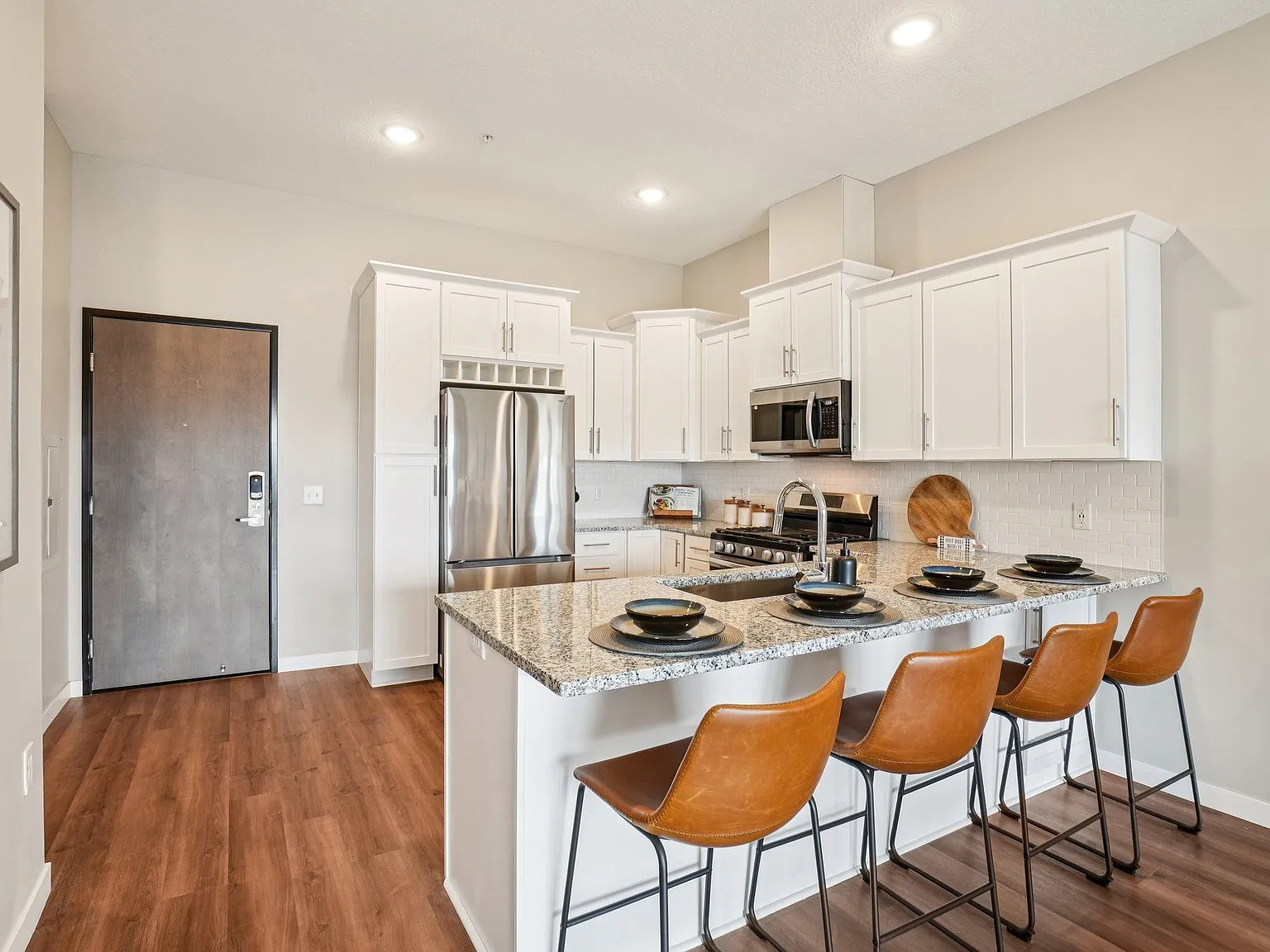Lyra Apartments — Photo 1