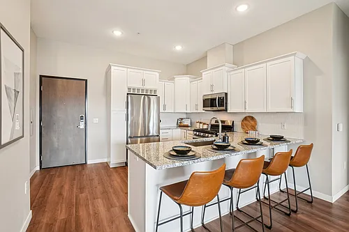 Lyra Apartments Photo 1