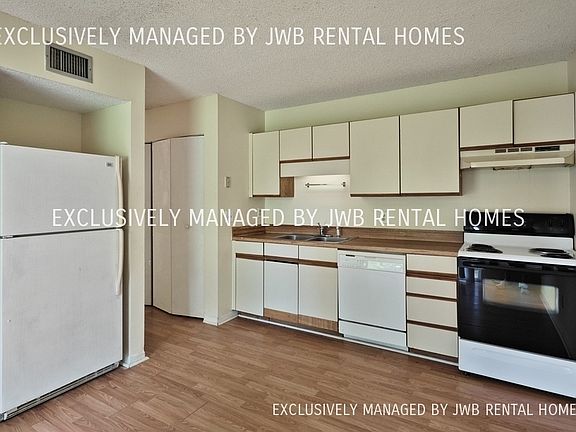 5th image of 2300 Twelve Oaks Dr #1C
