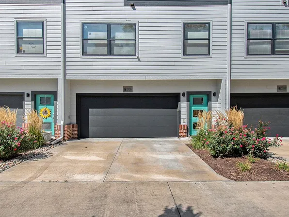 3136 Mayberry Ct, Omaha, NE 68105