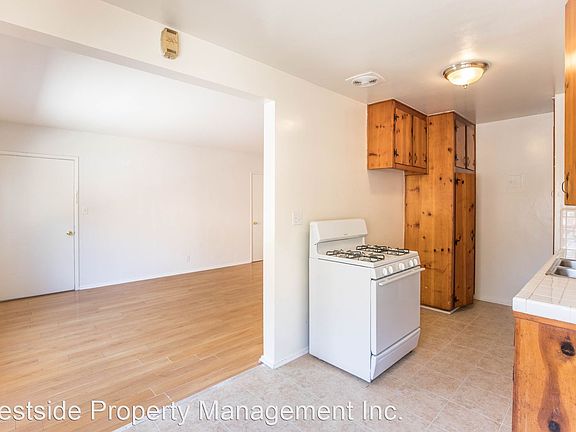 5th image of 124 N Inglewood Ave APT 2