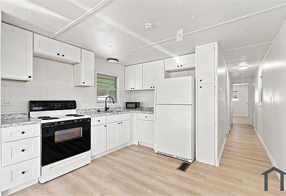 2nd image of 5647 Columbia Dr