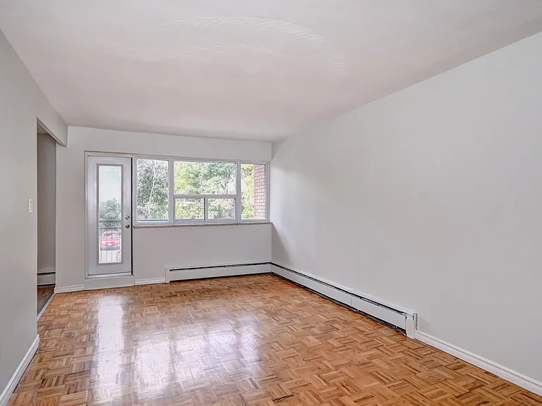 392 Dolph St S — Photo 4