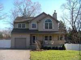 19 Tuckahoe Rd, Sound Beach, NY 11789