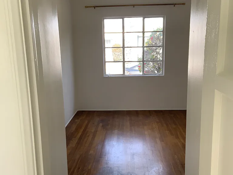 2599 Wellesley Ave — Photo 3