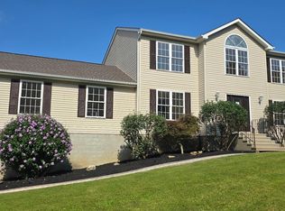 14 Storm Dr, Poughquag, NY 12570