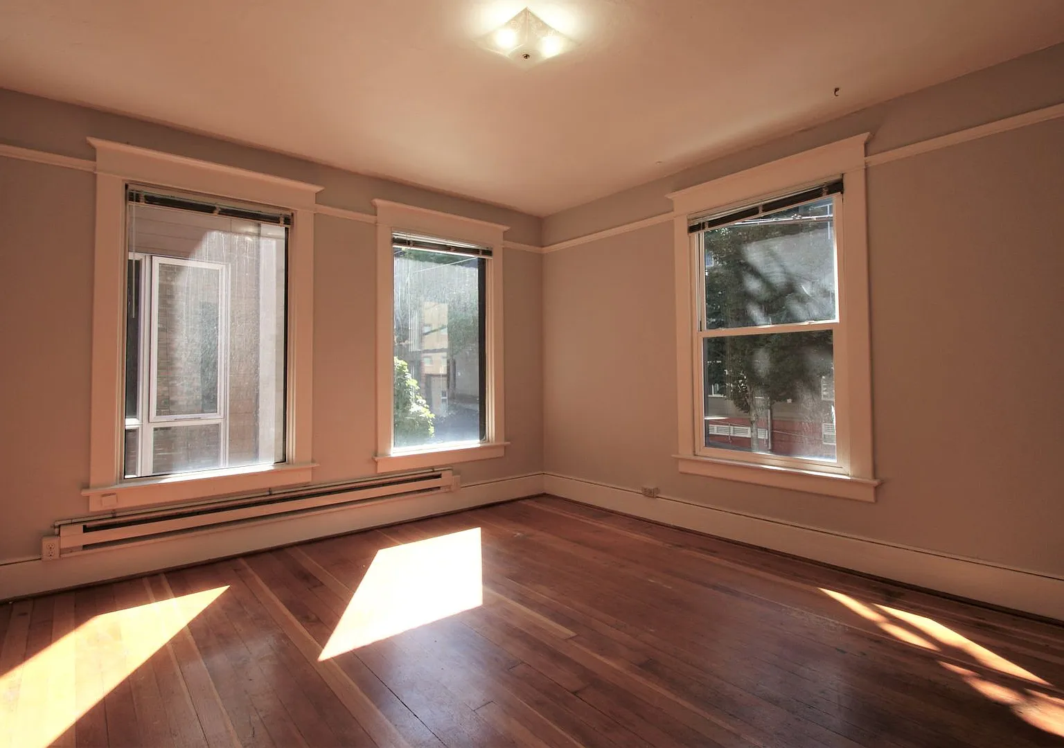 502 Minor Apartments — Photo 4